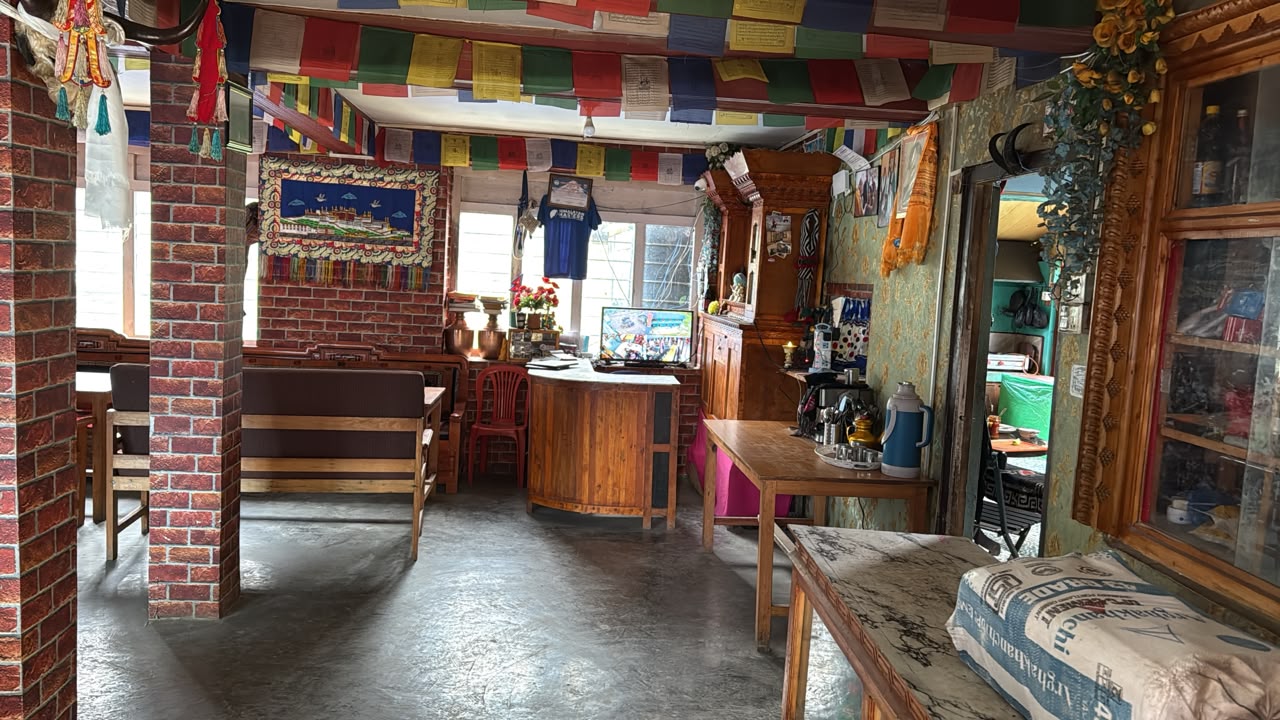 Reception and dining area at Hotel Snowlion